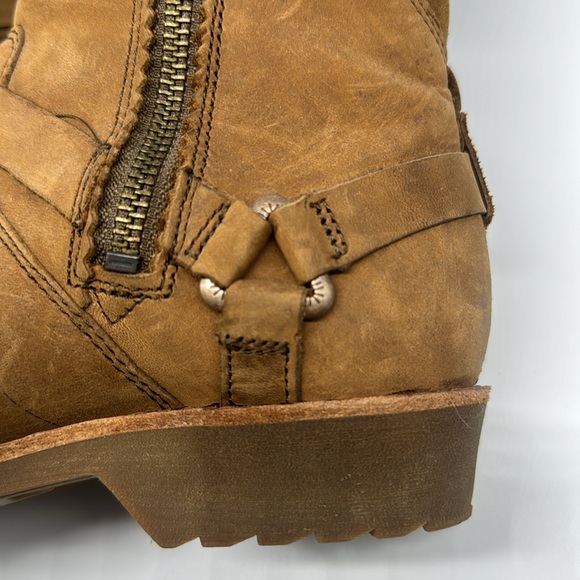 Teva Waterproof Leather Boots Size 8 - Picture 5 of 9